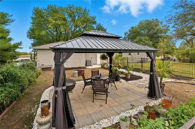 8890 Lexington Avenue, De Soto, KS 66018