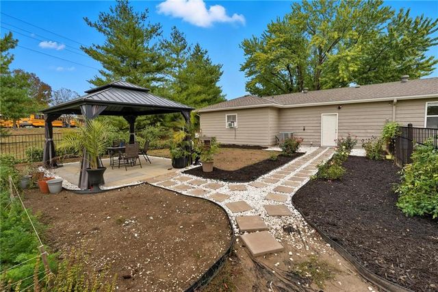 8890 Lexington Avenue, De Soto, KS 66018