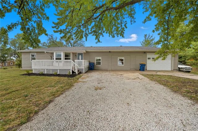 8890 Lexington Avenue, De Soto, KS 66018
