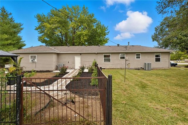 8890 Lexington Avenue, De Soto, KS 66018