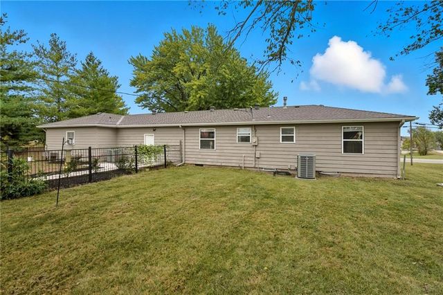 8890 Lexington Avenue, De Soto, KS 66018