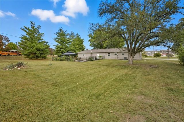 8890 Lexington Avenue, De Soto, KS 66018