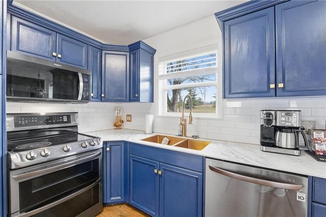 8890 Lexington Avenue, De Soto, KS 66018