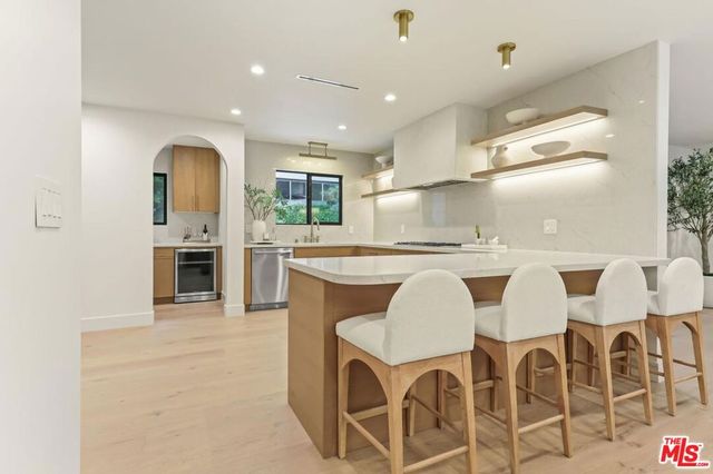 1902 Roscomare Road, Los Angeles, CA 90077