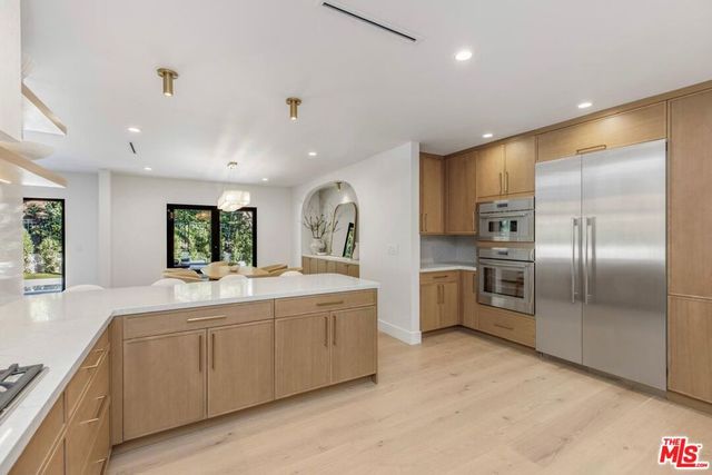 1902 Roscomare Road, Los Angeles, CA 90077