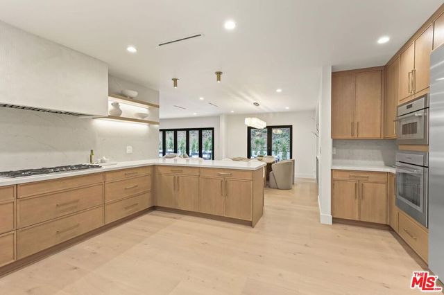 1902 Roscomare Road, Los Angeles, CA 90077