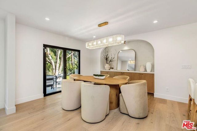 1902 Roscomare Road, Los Angeles, CA 90077