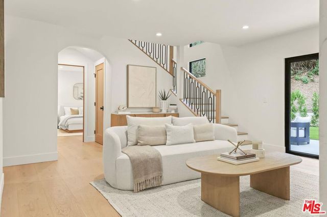 1902 Roscomare Road, Los Angeles, CA 90077