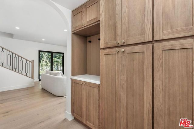 1902 Roscomare Road, Los Angeles, CA 90077