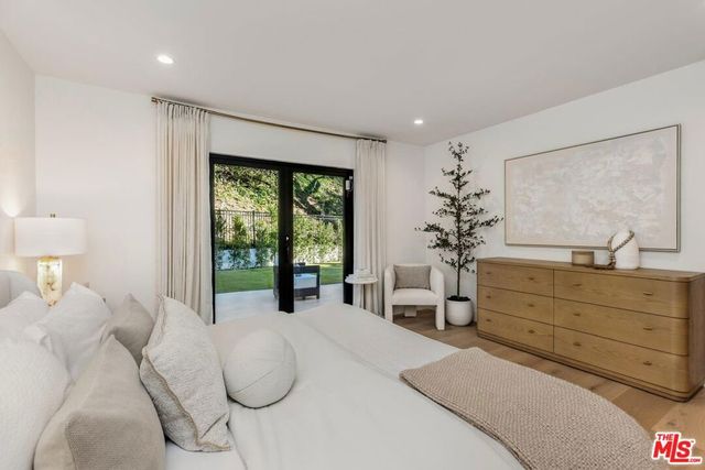 1902 Roscomare Road, Los Angeles, CA 90077