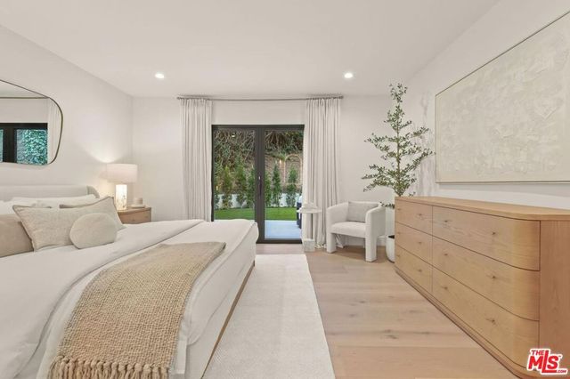 1902 Roscomare Road, Los Angeles, CA 90077