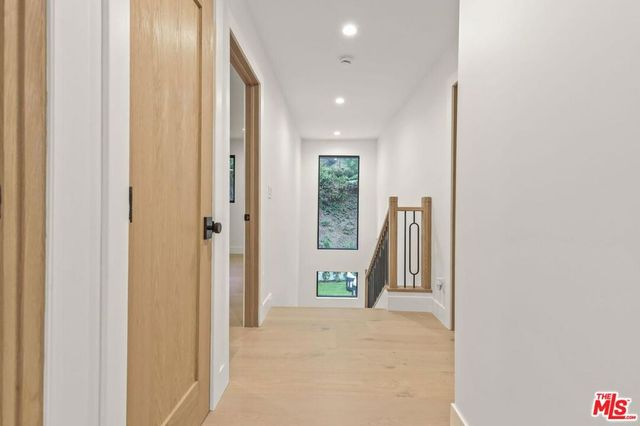 1902 Roscomare Road, Los Angeles, CA 90077