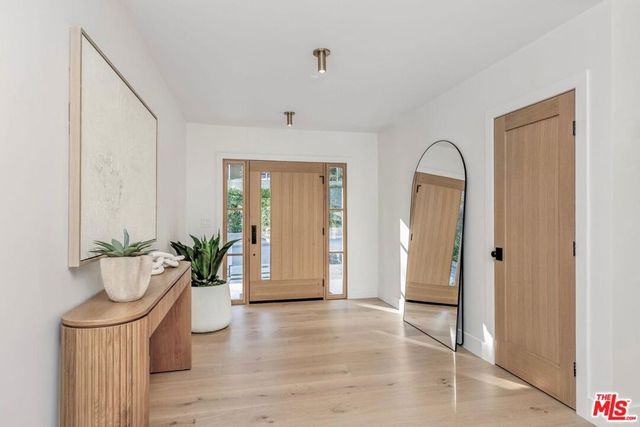 1902 Roscomare Road, Los Angeles, CA 90077