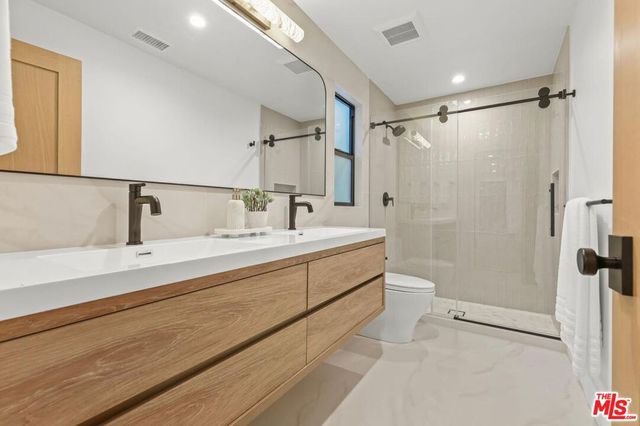 1902 Roscomare Road, Los Angeles, CA 90077