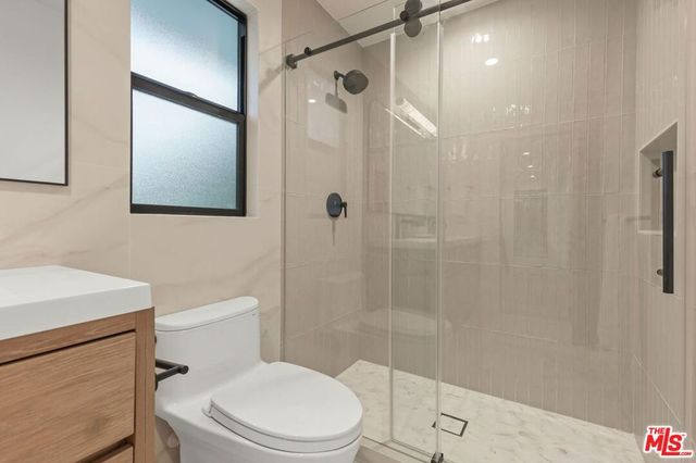 1902 Roscomare Road, Los Angeles, CA 90077