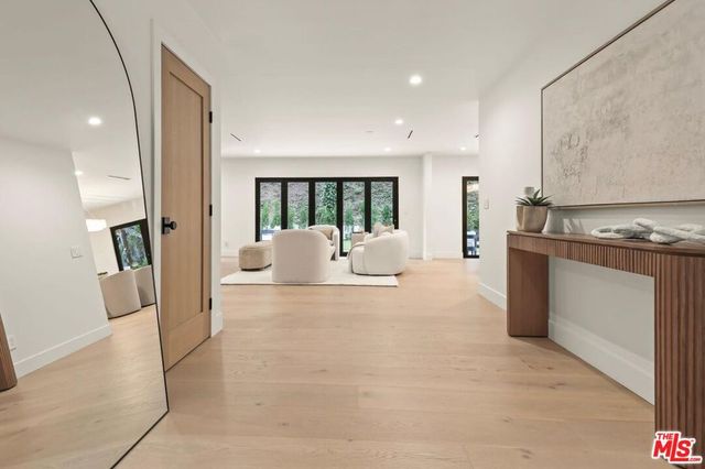 1902 Roscomare Road, Los Angeles, CA 90077