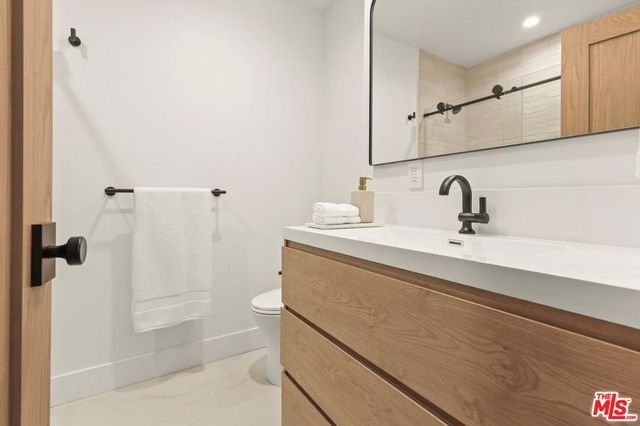 1902 Roscomare Road, Los Angeles, CA 90077