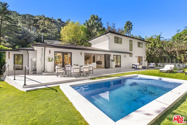 1902 Roscomare Road, Los Angeles, CA 90077