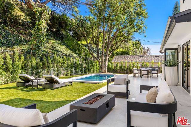 1902 Roscomare Road, Los Angeles, CA 90077