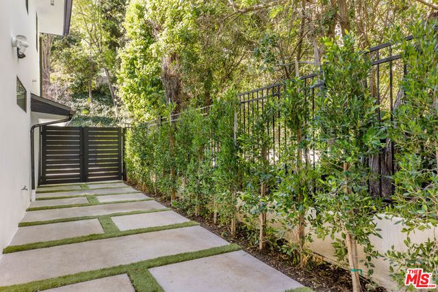 1902 Roscomare Road, Los Angeles, CA 90077