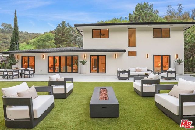 1902 Roscomare Road, Los Angeles, CA 90077