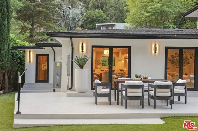 1902 Roscomare Road, Los Angeles, CA 90077