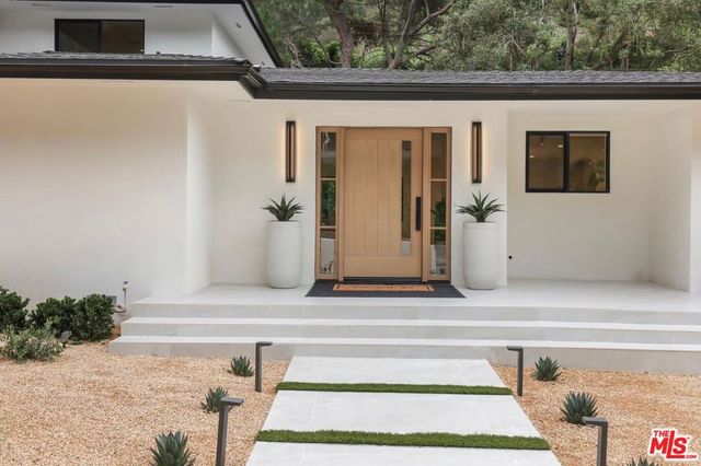 1902 Roscomare Road, Los Angeles, CA 90077