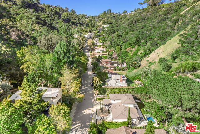 1902 Roscomare Road, Los Angeles, CA 90077