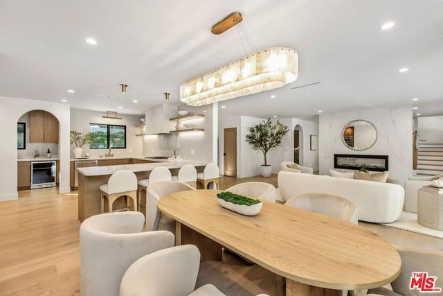 1902 Roscomare Road, Los Angeles, CA 90077