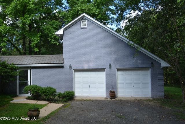 112 Tall Oaks Street, Clinton, MS 39056