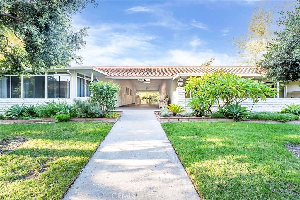 803 Ronda Mendoza N, Laguna Woods, CA 92637