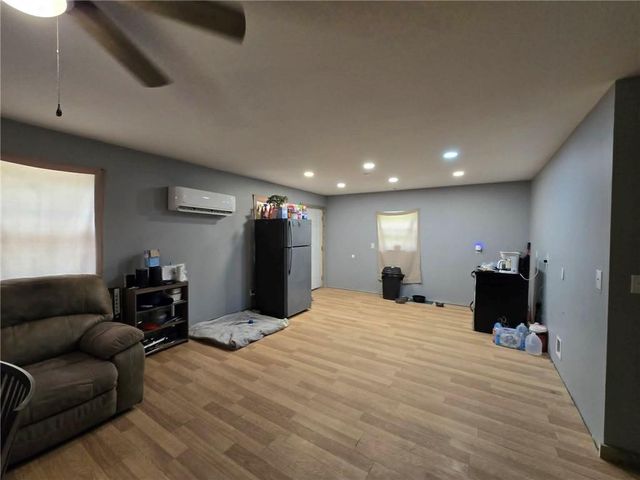 101 N 8th Street, Clinton, MO 64735
