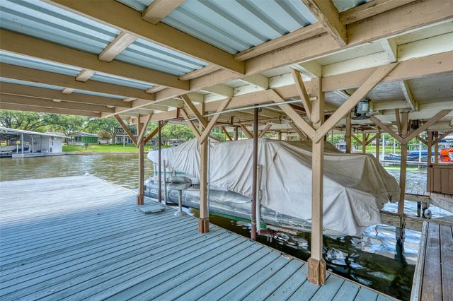 104 Bluebird LN, Highland Haven, TX 78654