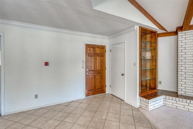 104 Bluebird LN, Highland Haven, TX 78654