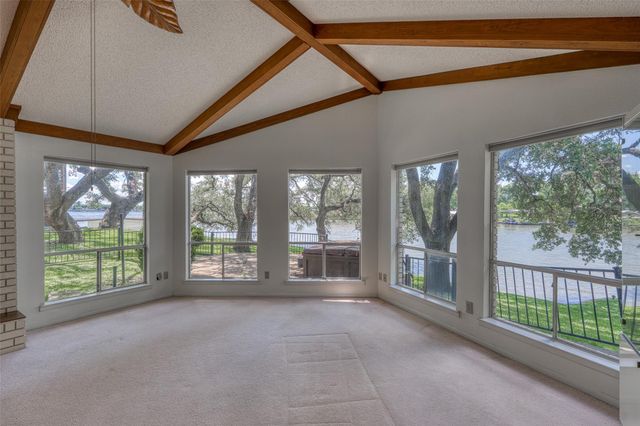 104 Bluebird LN, Highland Haven, TX 78654