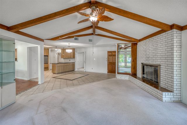 104 Bluebird LN, Highland Haven, TX 78654