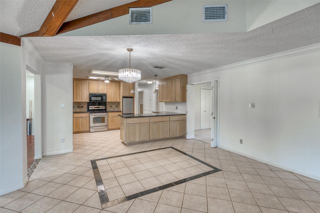 104 Bluebird LN, Highland Haven, TX 78654