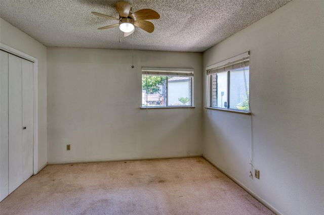 104 Bluebird LN, Highland Haven, TX 78654