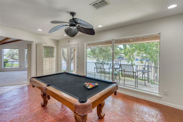 104 Bluebird LN, Highland Haven, TX 78654
