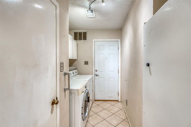 104 Bluebird LN, Highland Haven, TX 78654