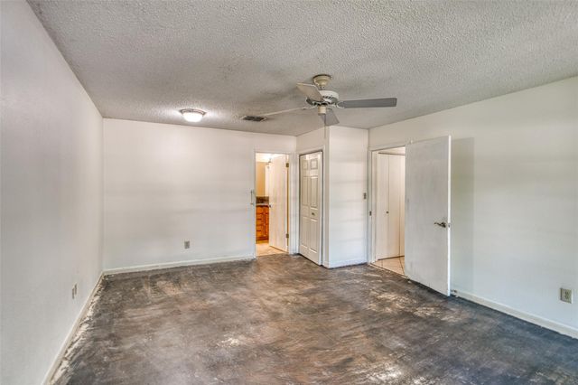 104 Bluebird LN, Highland Haven, TX 78654