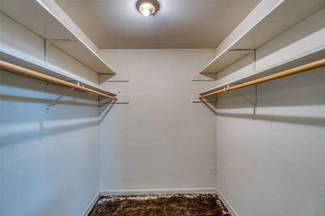 104 Bluebird LN, Highland Haven, TX 78654