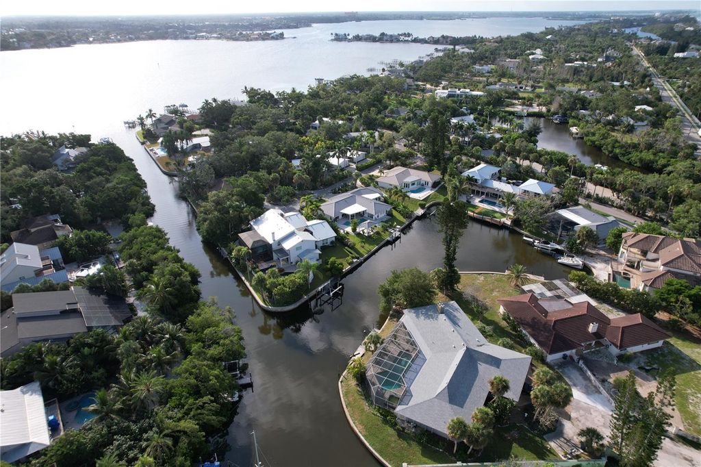 Image 12 of property listing at 6937 MIDNIGHT PASS ROAD, Sarasota, FL 34242