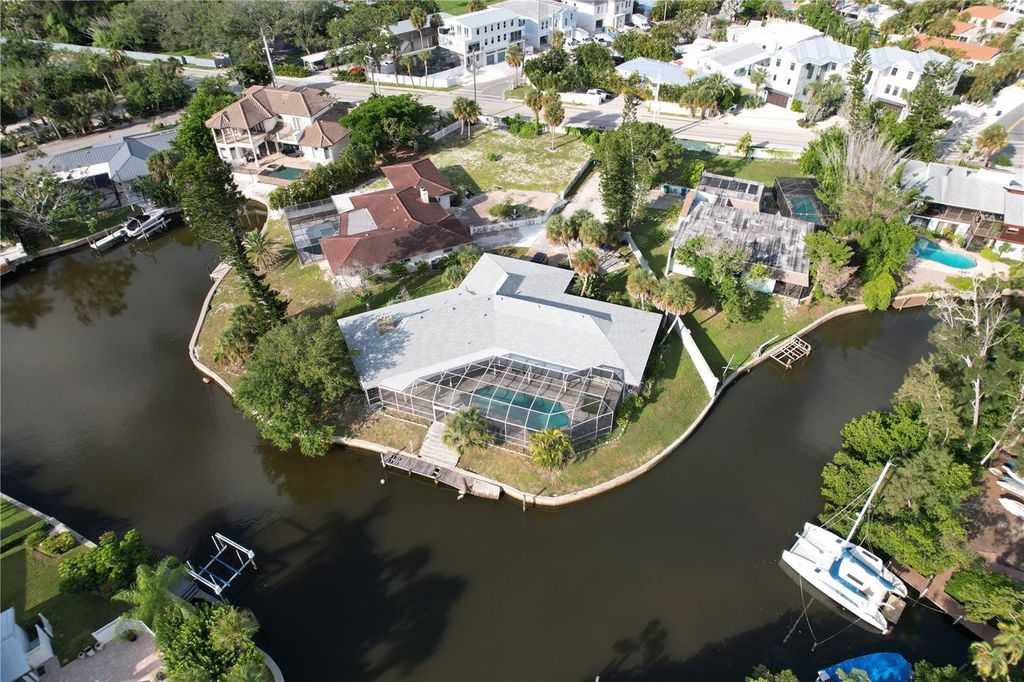 Image 19 of property listing at 6937 MIDNIGHT PASS ROAD, Sarasota, FL 34242