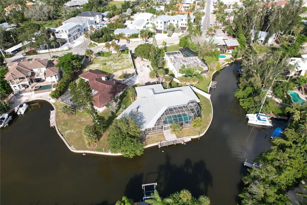 Image 20 of property listing at 6937 MIDNIGHT PASS ROAD, Sarasota, FL 34242