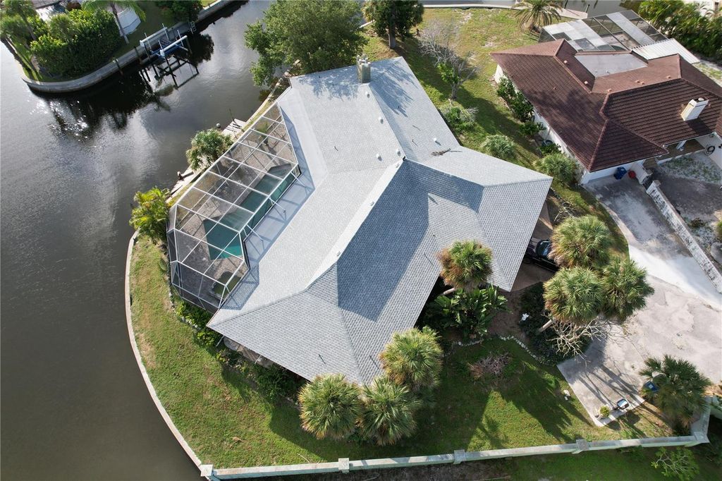 Image 3 of property listing at 6937 MIDNIGHT PASS ROAD, Sarasota, FL 34242