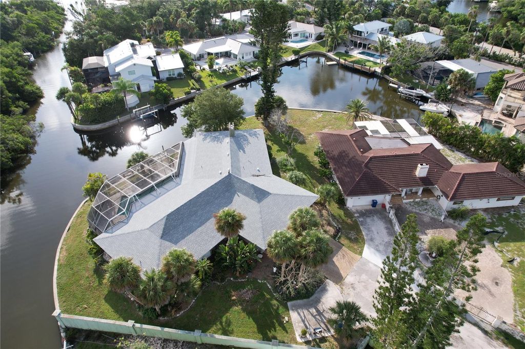 Image 22 of property listing at 6937 MIDNIGHT PASS ROAD, Sarasota, FL 34242