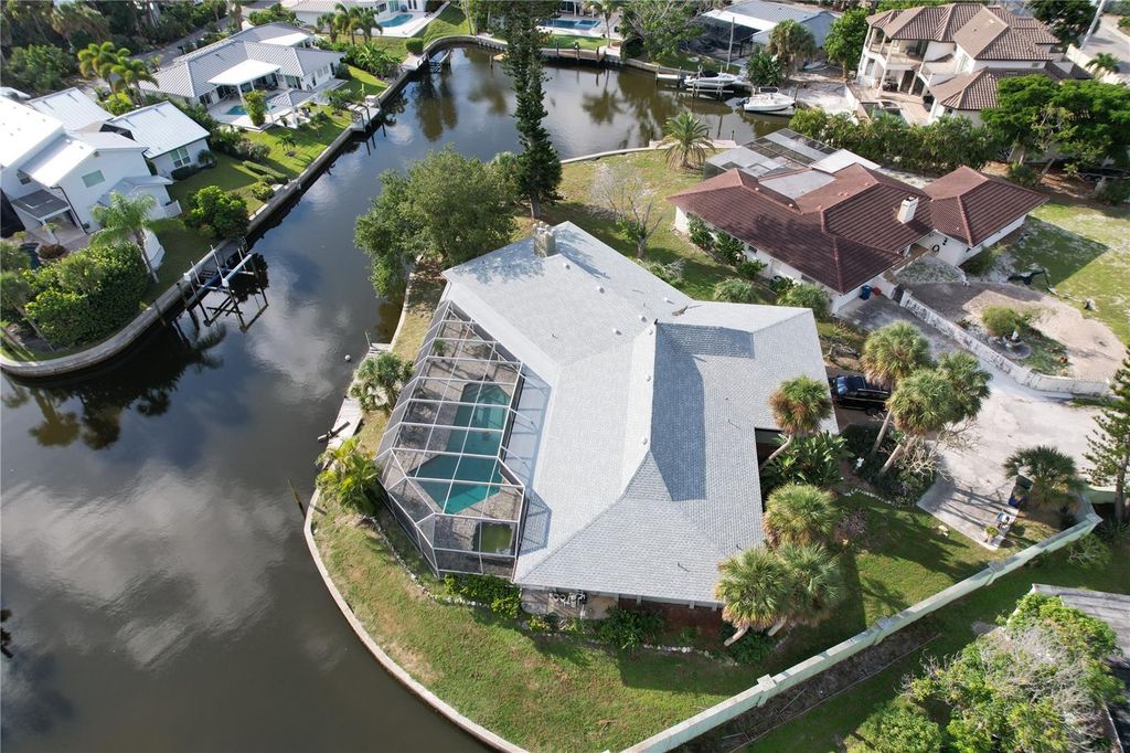 Image 24 of property listing at 6937 MIDNIGHT PASS ROAD, Sarasota, FL 34242