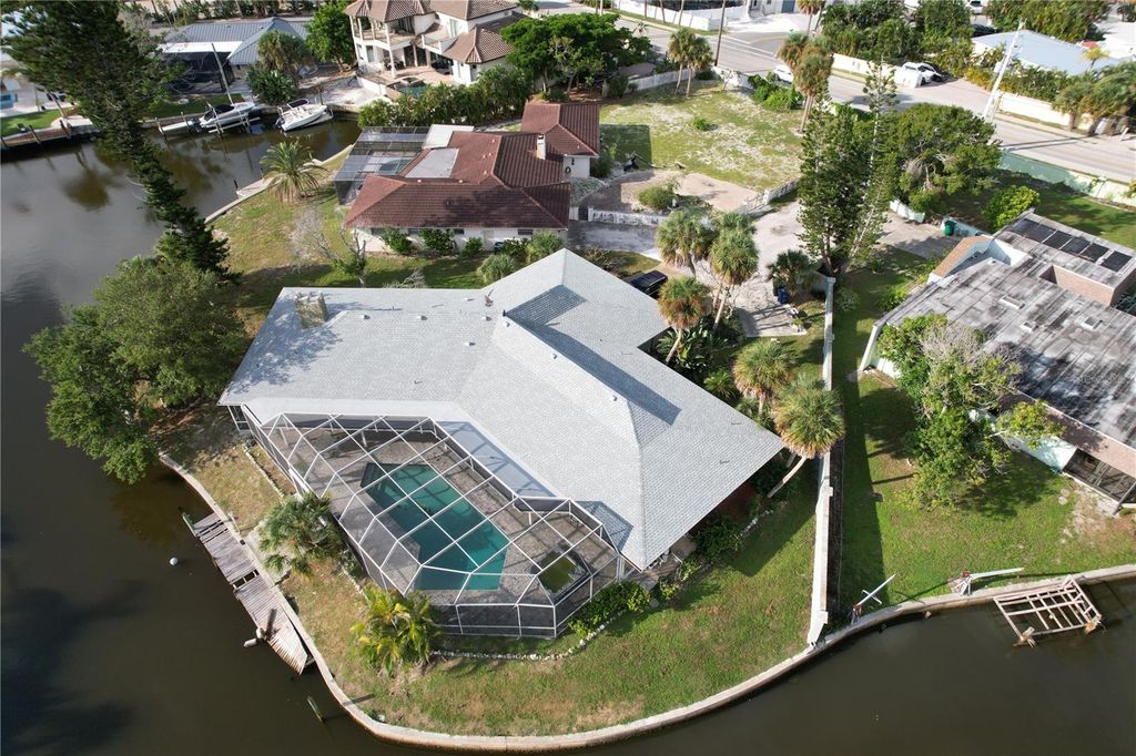 Image 26 of property listing at 6937 MIDNIGHT PASS ROAD, Sarasota, FL 34242