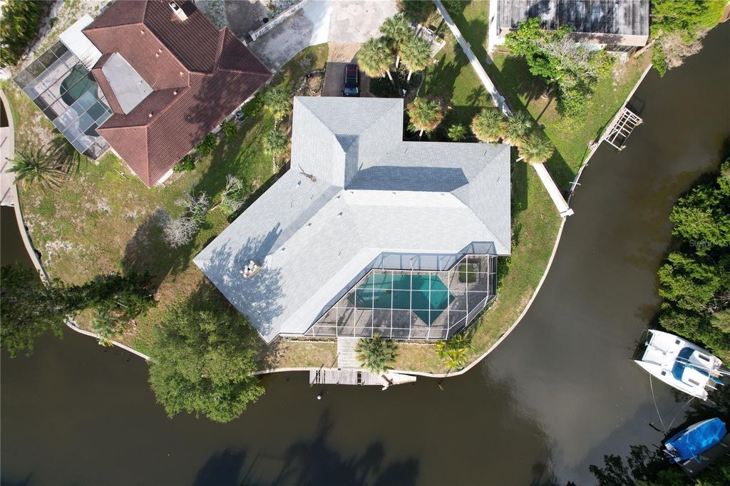 Image 28 of property listing at 6937 MIDNIGHT PASS ROAD, Sarasota, FL 34242